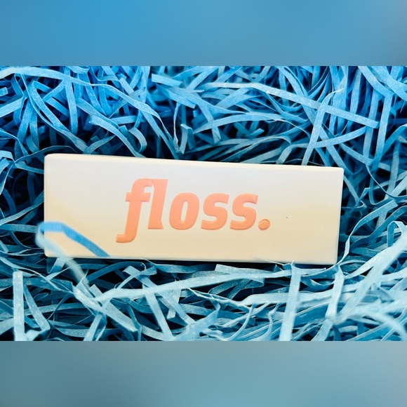 NIB Floss The Concierge Cheek and Lip Tint in Sandals - Picture 8 of 10